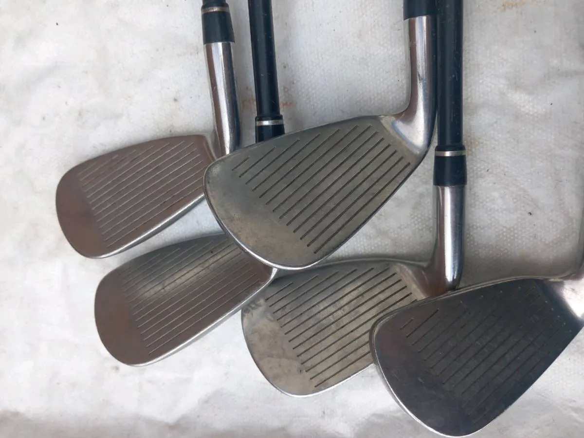 Wilson golf irons.  Right handed clubs - Image 4