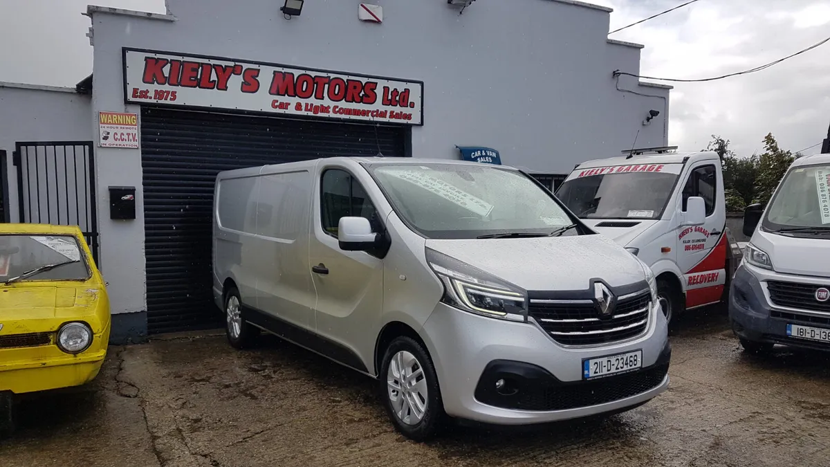 Renault Trafic SPORT LWB MINT 130KM VAT INVOICE - Image 2