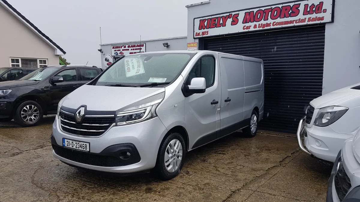 Renault Trafic SPORT LWB MINT 130KM VAT INVOICE - Image 4