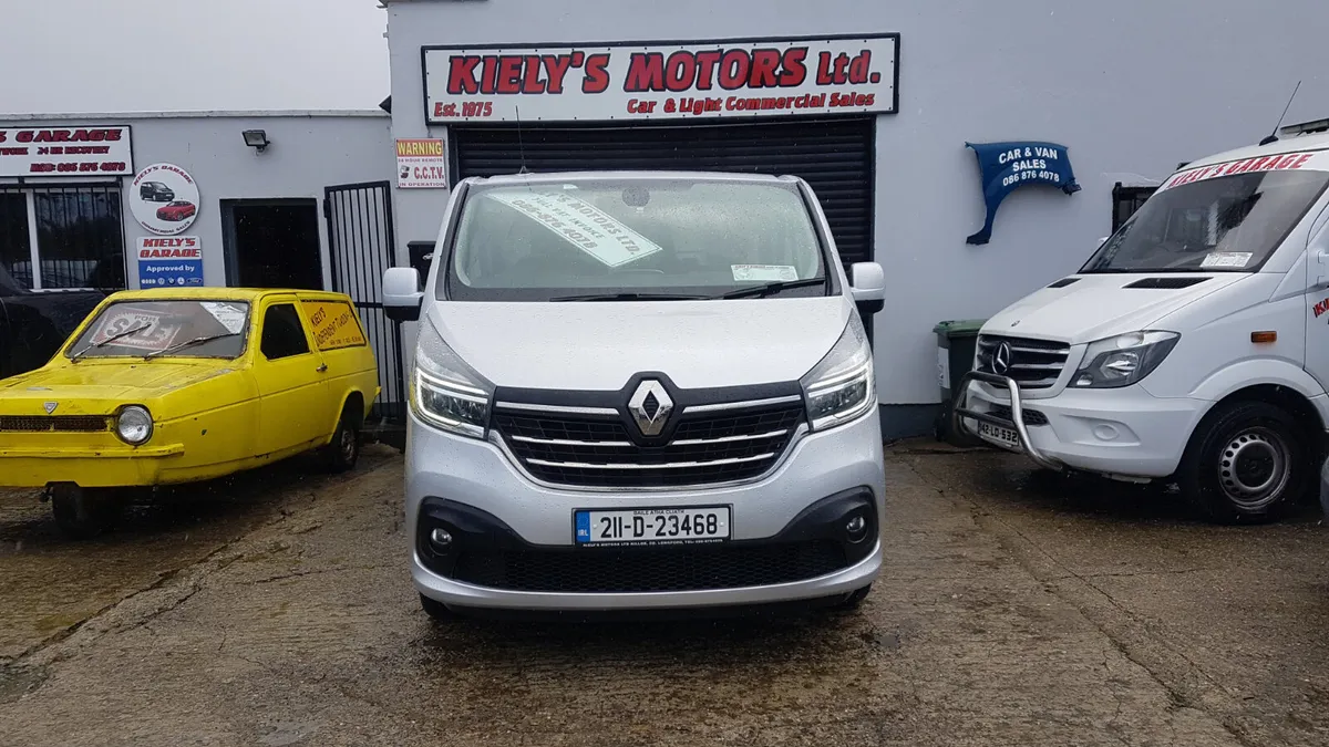 Renault Trafic SPORT LWB MINT 130KM VAT INVOICE - Image 3