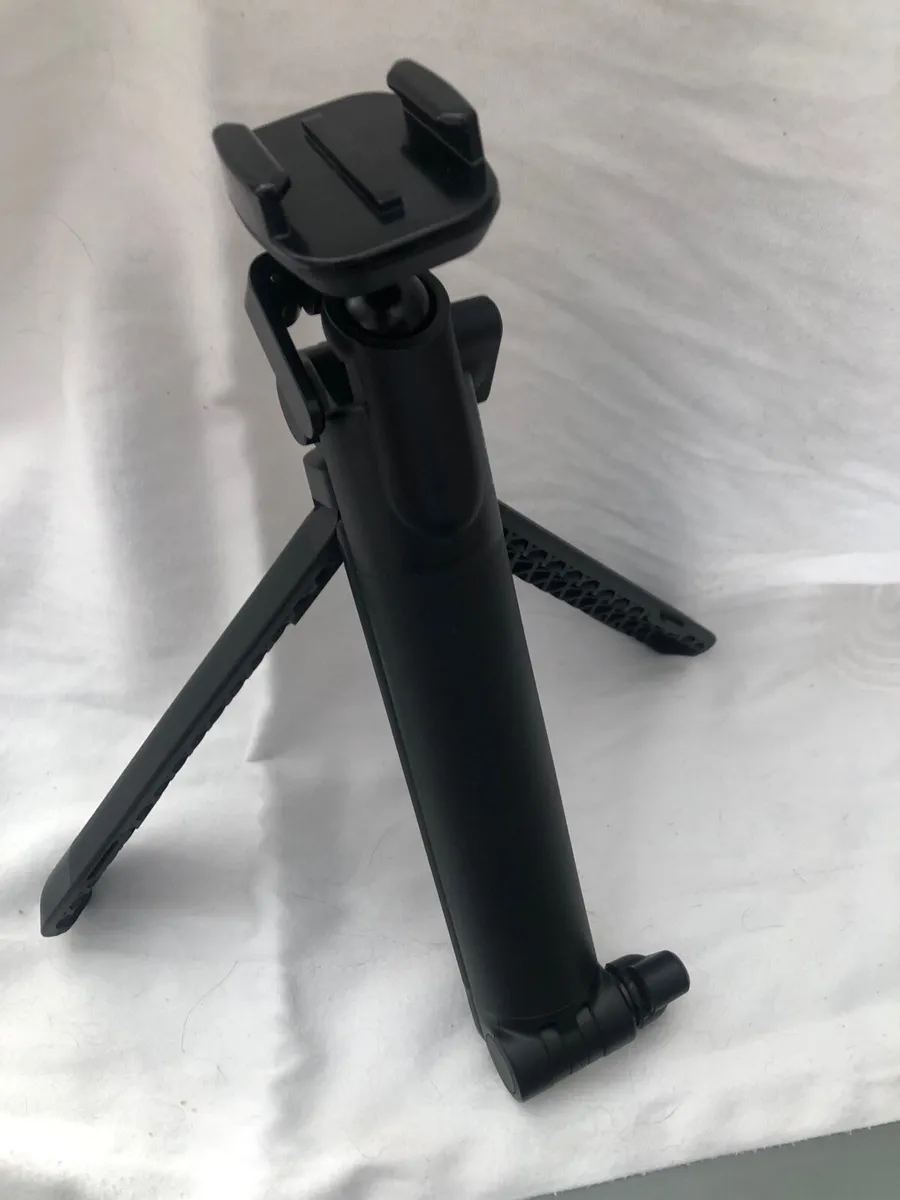 GoPro Hero (2024) + 3 way tripod - Image 2