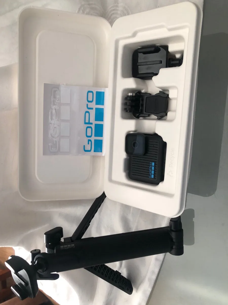 GoPro Hero (2024) + 3 way tripod - Image 3