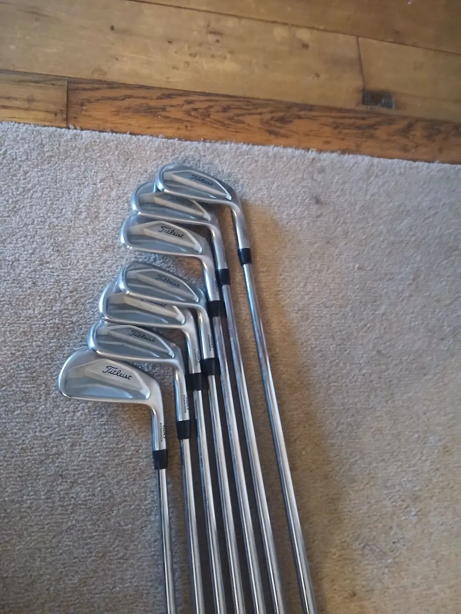Titleist 620cb  irons - Image 2