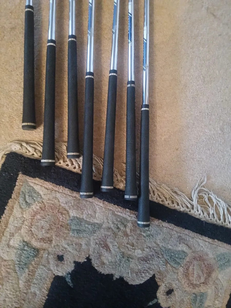 Titleist 620cb  irons - Image 4