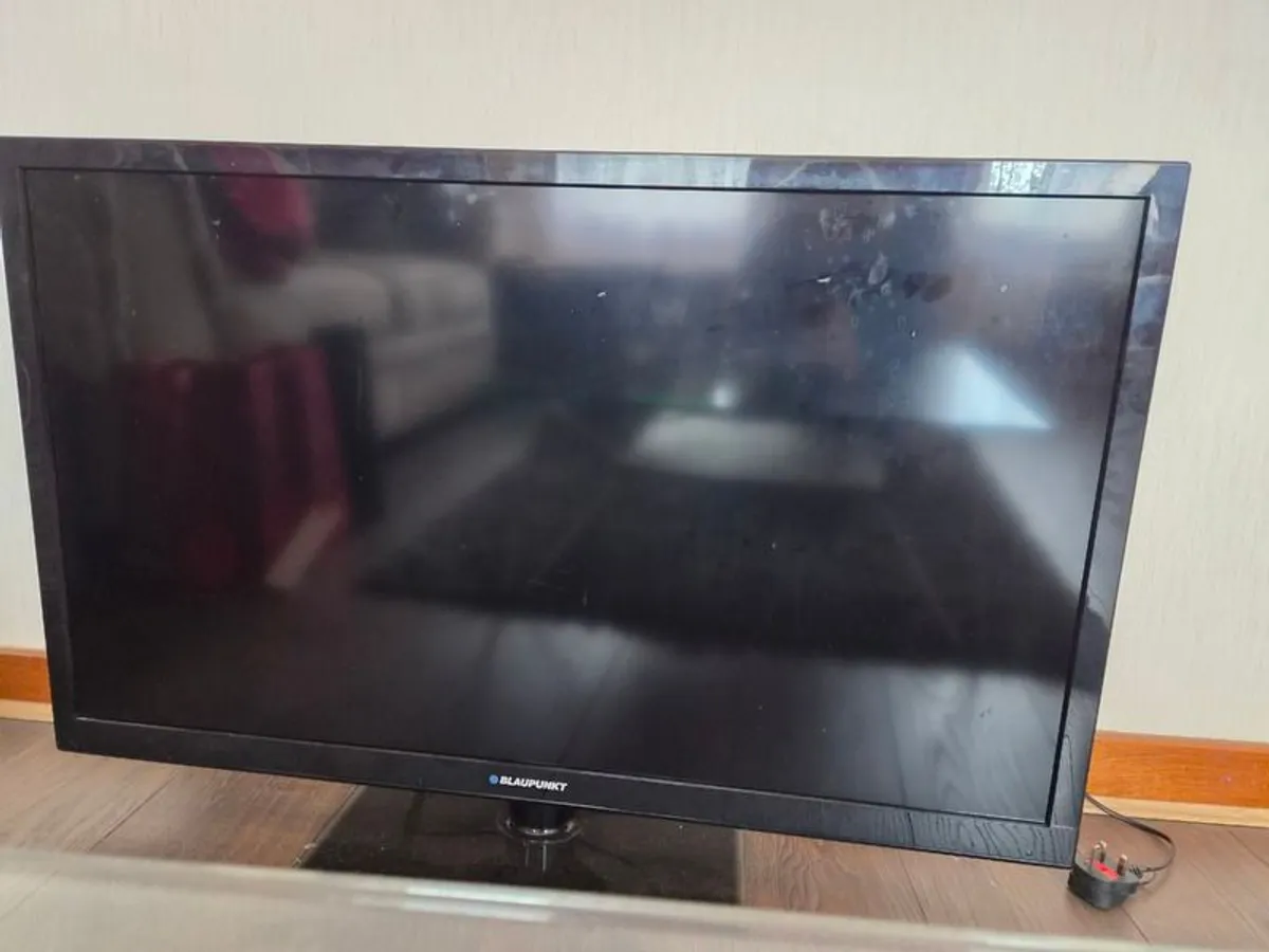 Blaupunkt 45 inch colour TV. Not smart - Image 2