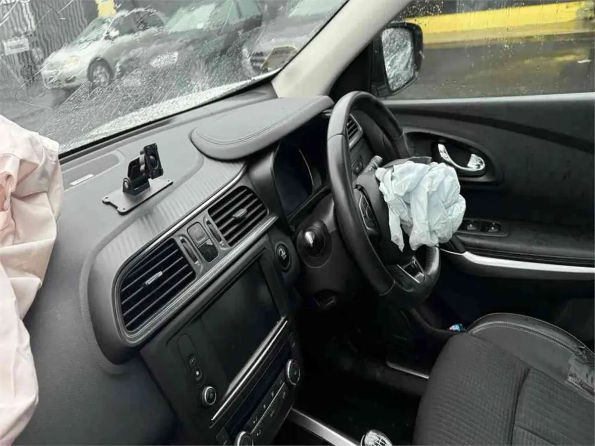 2016 Renault Kadjar 1.5 Diesel driving - Image 2