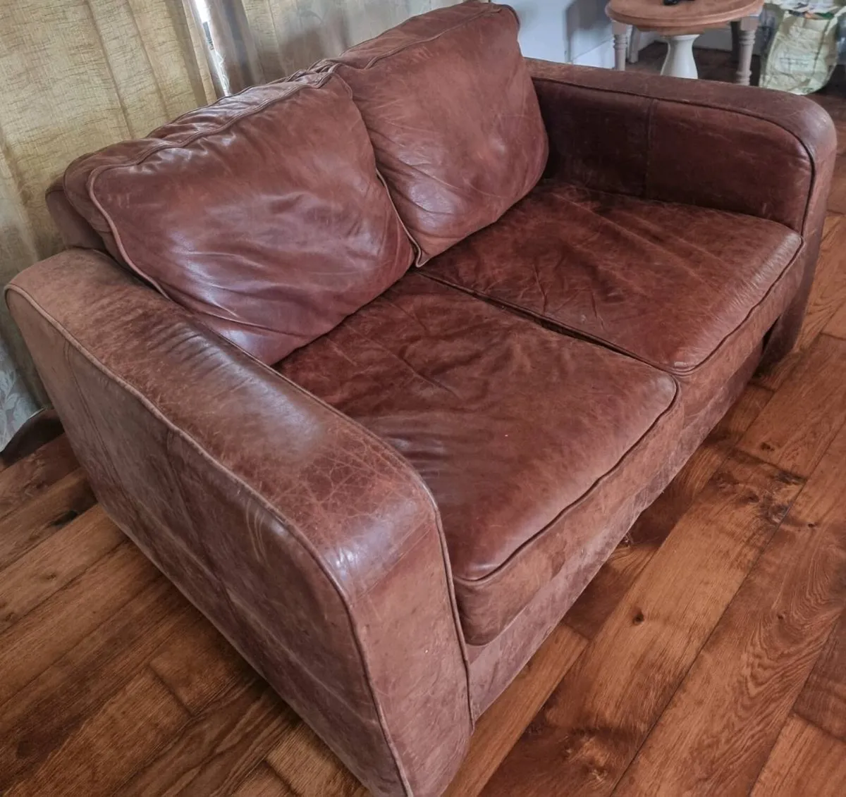 Two seater leather couch - Image 1