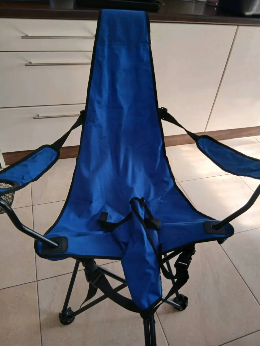 FOLDING CAMPING CHAIR IN HOLDALL BAG LIKE NEW - Image 3