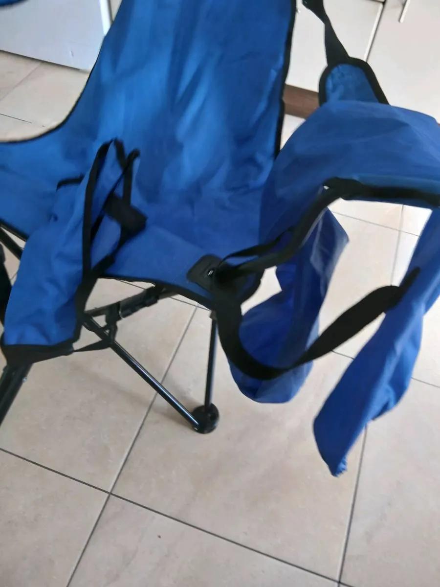 FOLDING CAMPING CHAIR IN HOLDALL BAG LIKE NEW - Image 2