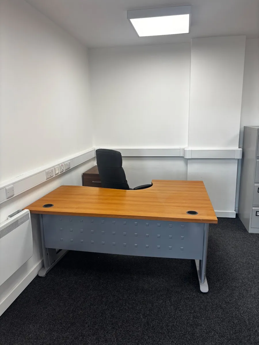 Office furniture - Image 2