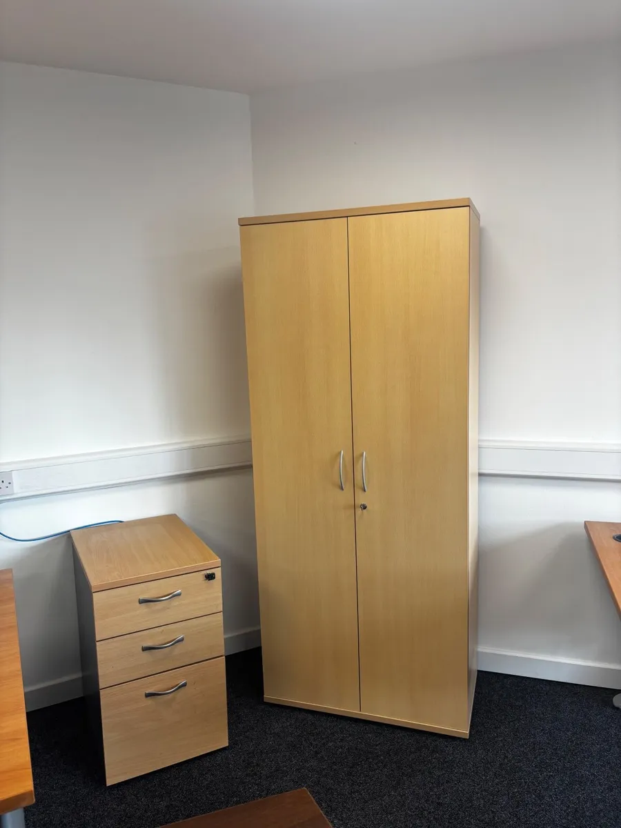 Office furniture - Image 3