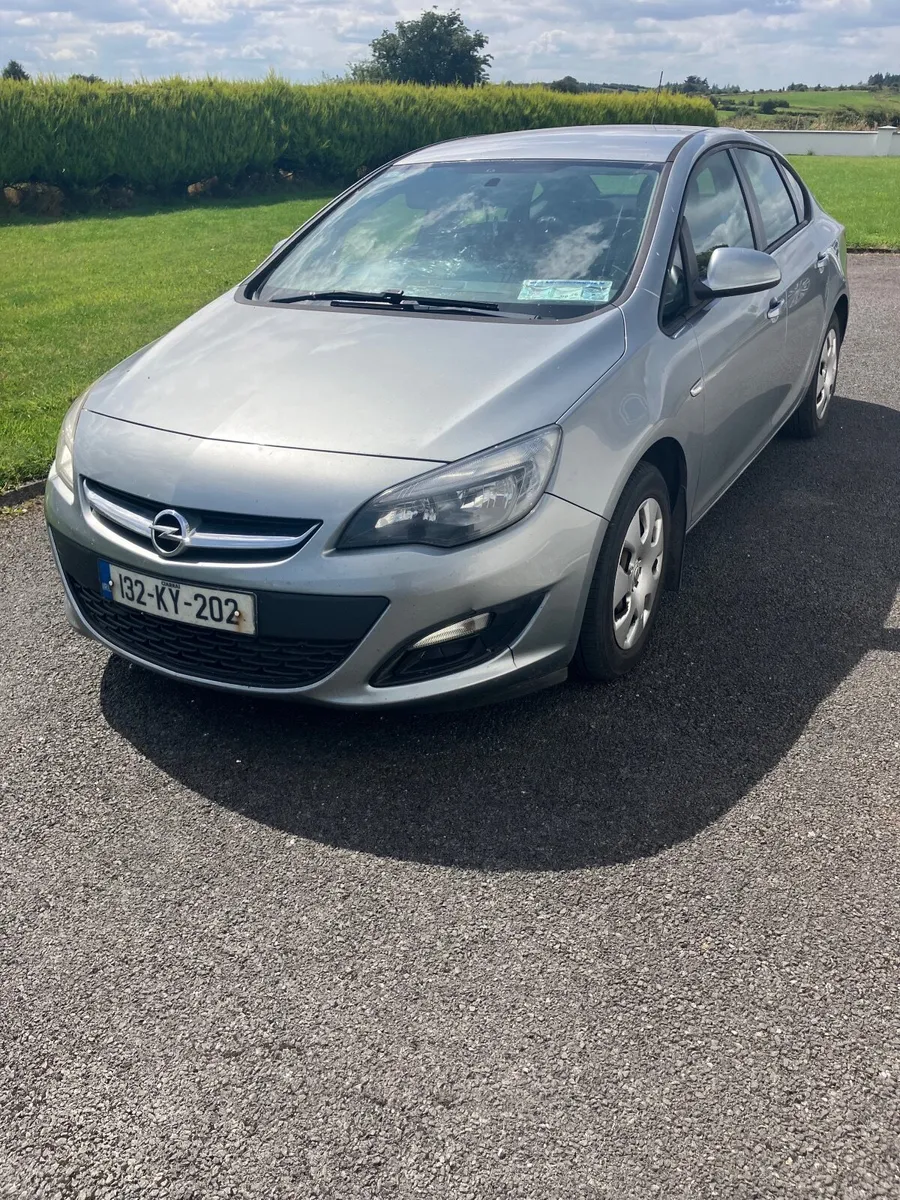 132 Opel Astra Saloon - Image 1