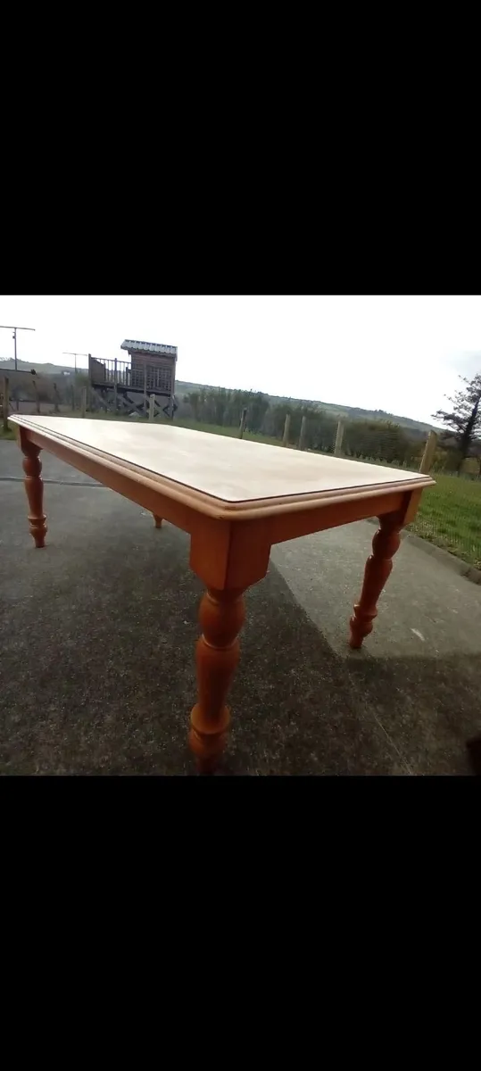 Table and chairs - Image 2