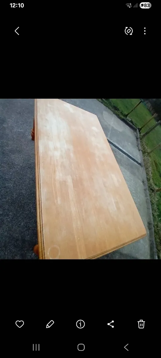 Table and chairs - Image 3