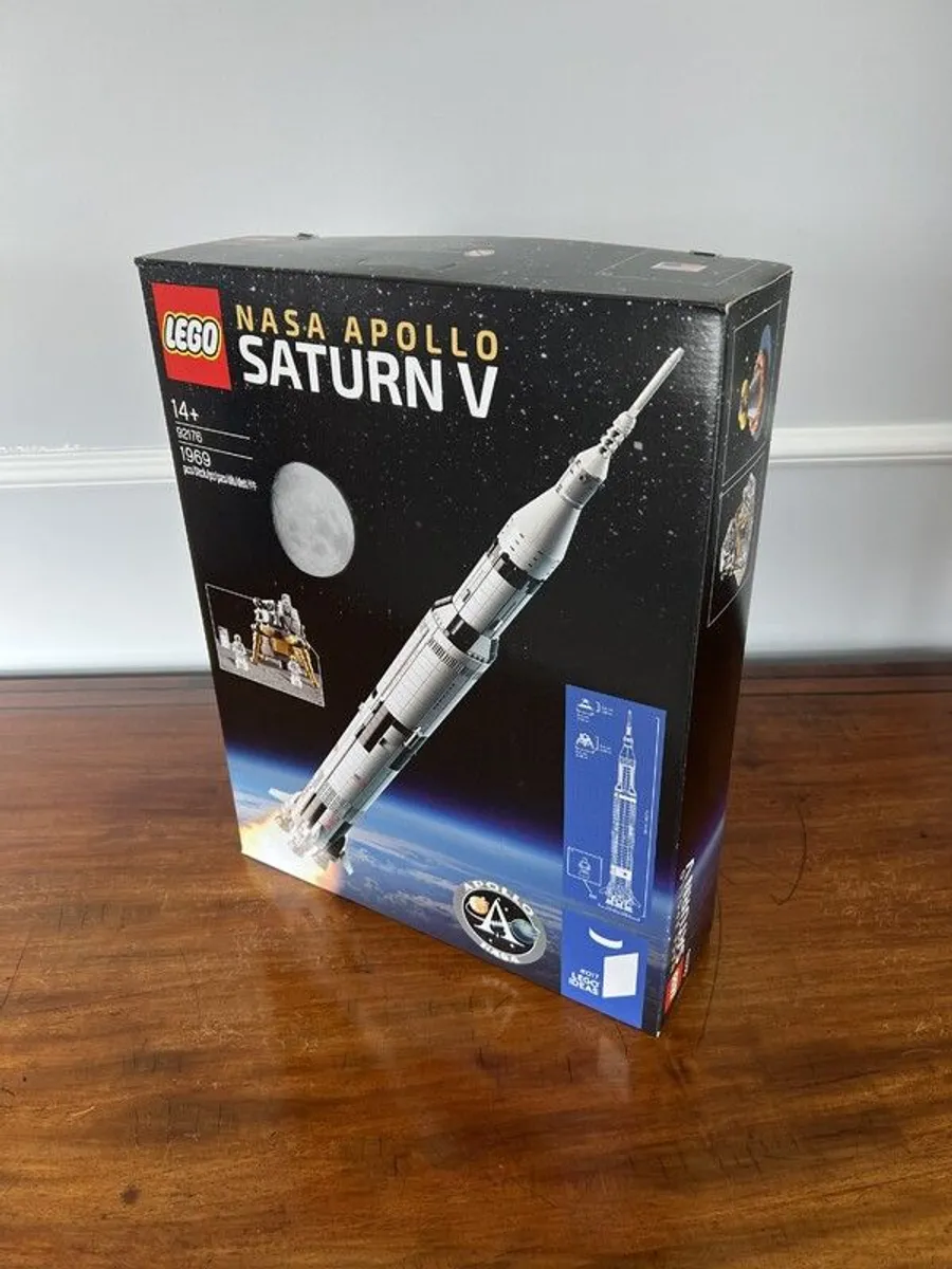 LEGO NASA Apollo Saturn 92176 - Image 1