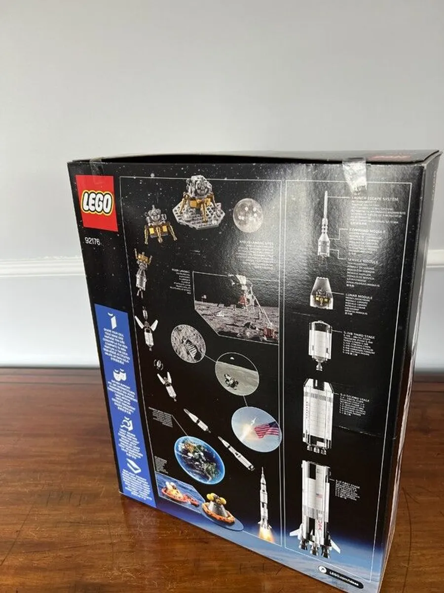 LEGO NASA Apollo Saturn 92176 - Image 2