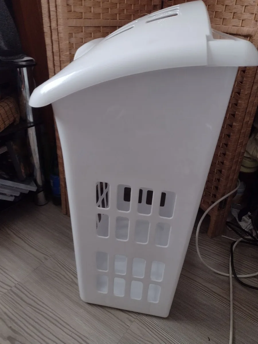 Large new heavy laundry hamper with lid - Image 4
