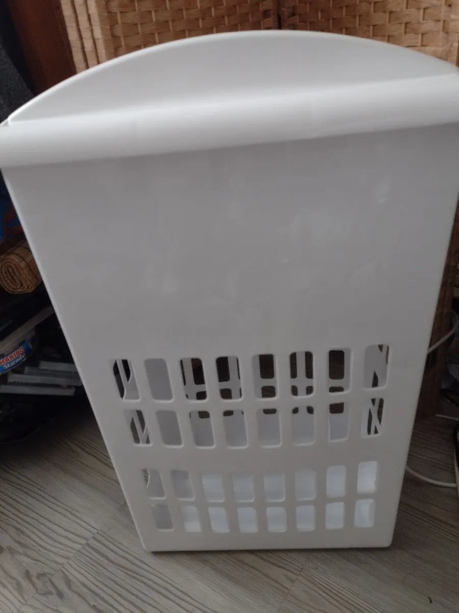 Large new heavy laundry hamper with lid - Image 3