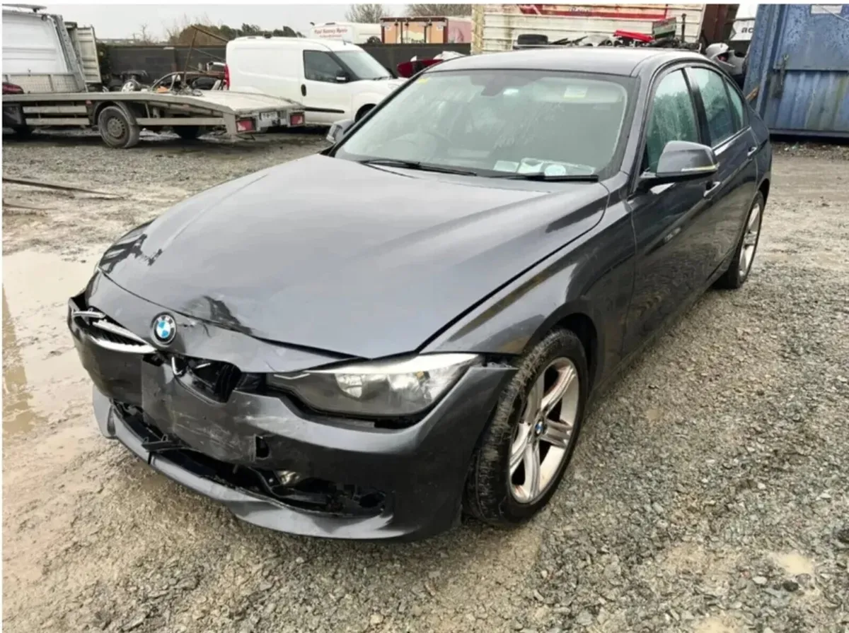 2012 Bmw 3-Series 2.0 Diesel driving - Image 2