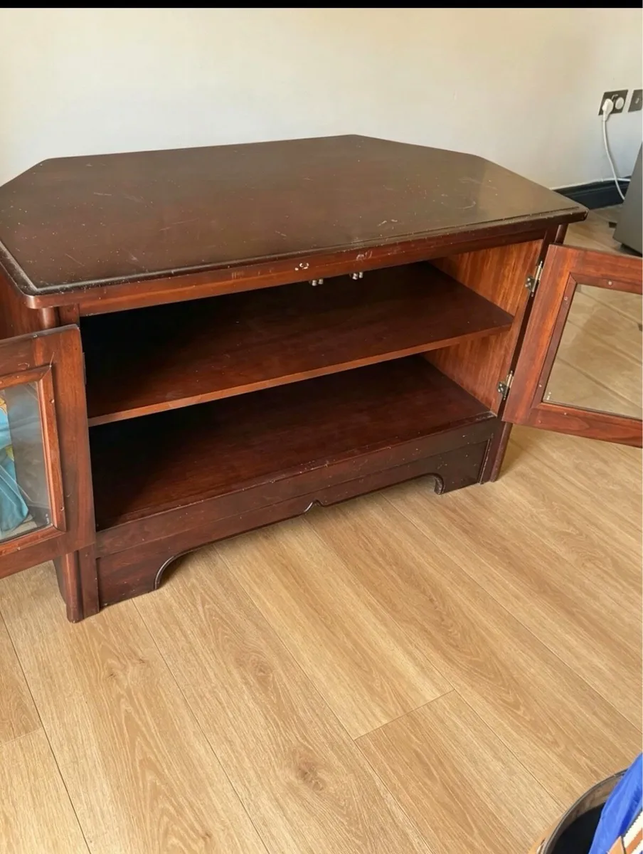 Tv unit and side board reduced to clear - Image 3