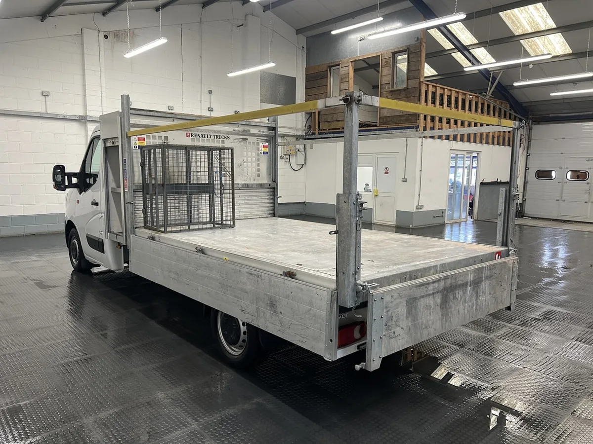 2022 Renault Master Tipper Van - Image 4
