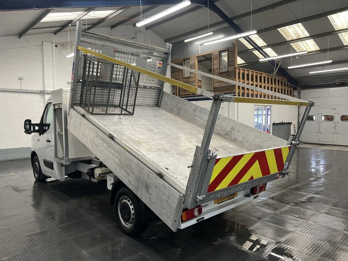 2022 Renault Master Tipper Van - Image 3