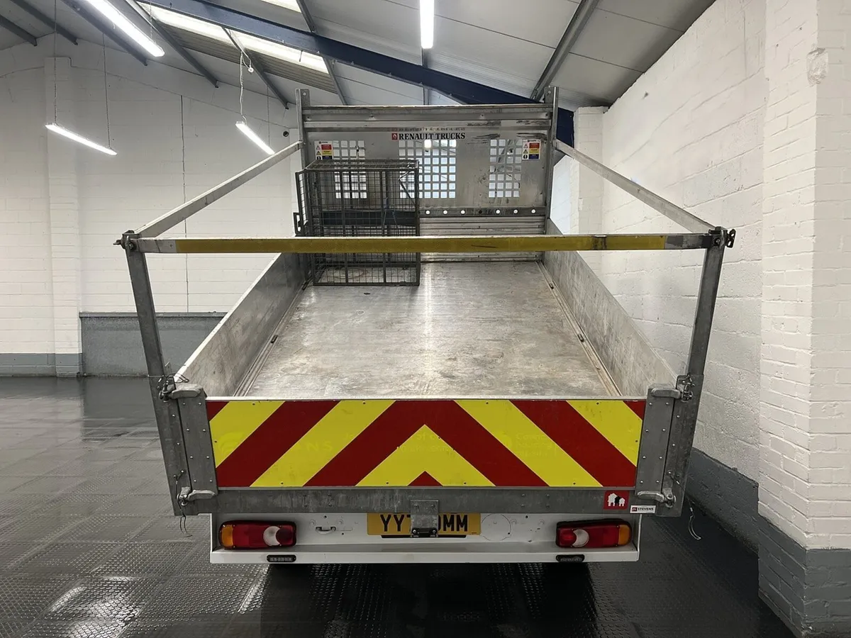 2022 Renault Master Tipper Van - Image 2