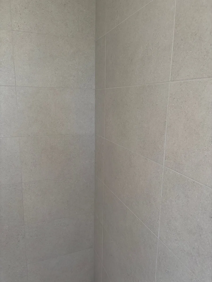 Bathroom & floor tiles - Image 4