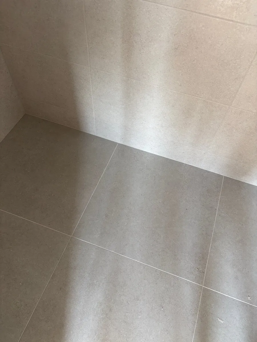 Bathroom & floor tiles - Image 2