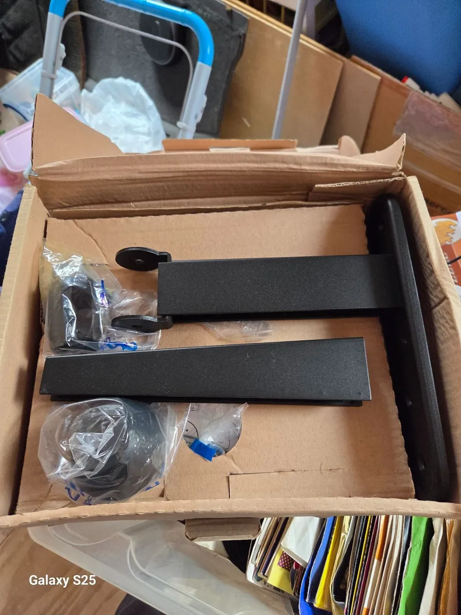 TV bracket - Image 1