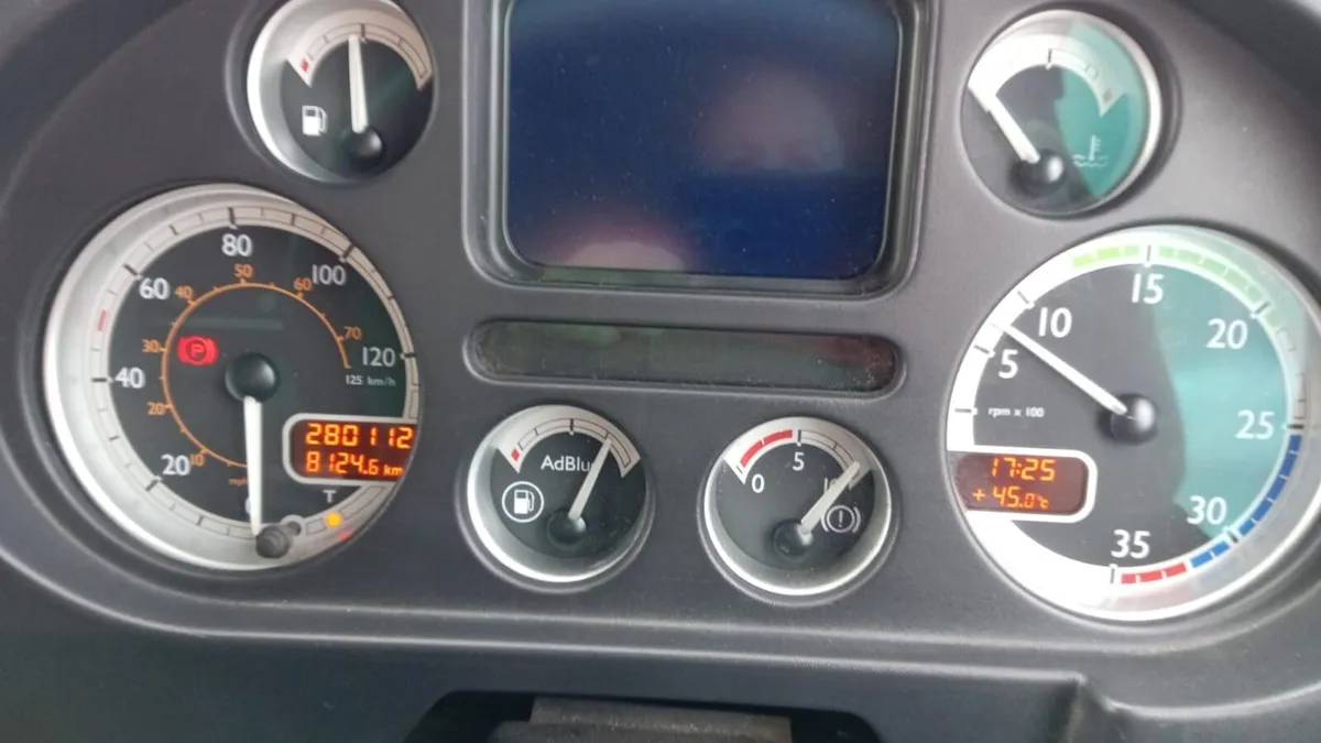 DAF 45.160 FUEL OIL TANKER  =YEAR  2008  . - Image 4