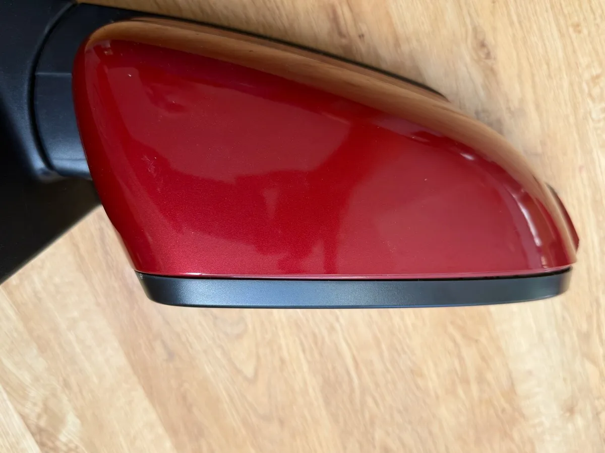 Hyundai Kona mirror (damaged) boot clasp - Image 3