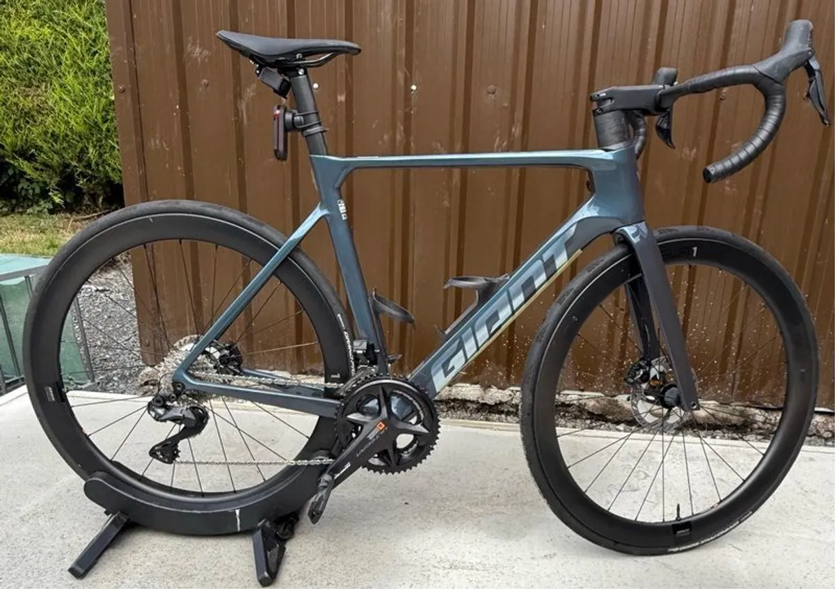 Giant propel advanced pro 2025 Aero road bike - Image 2