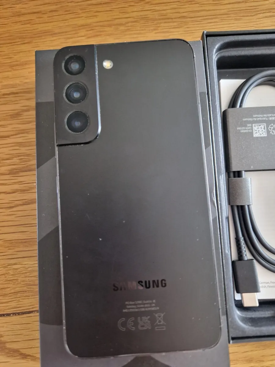 Samsung S22 - Image 2