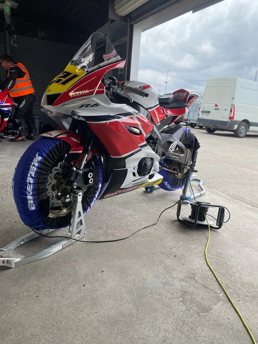 Yamaha r6 racebike track bike - Image 1