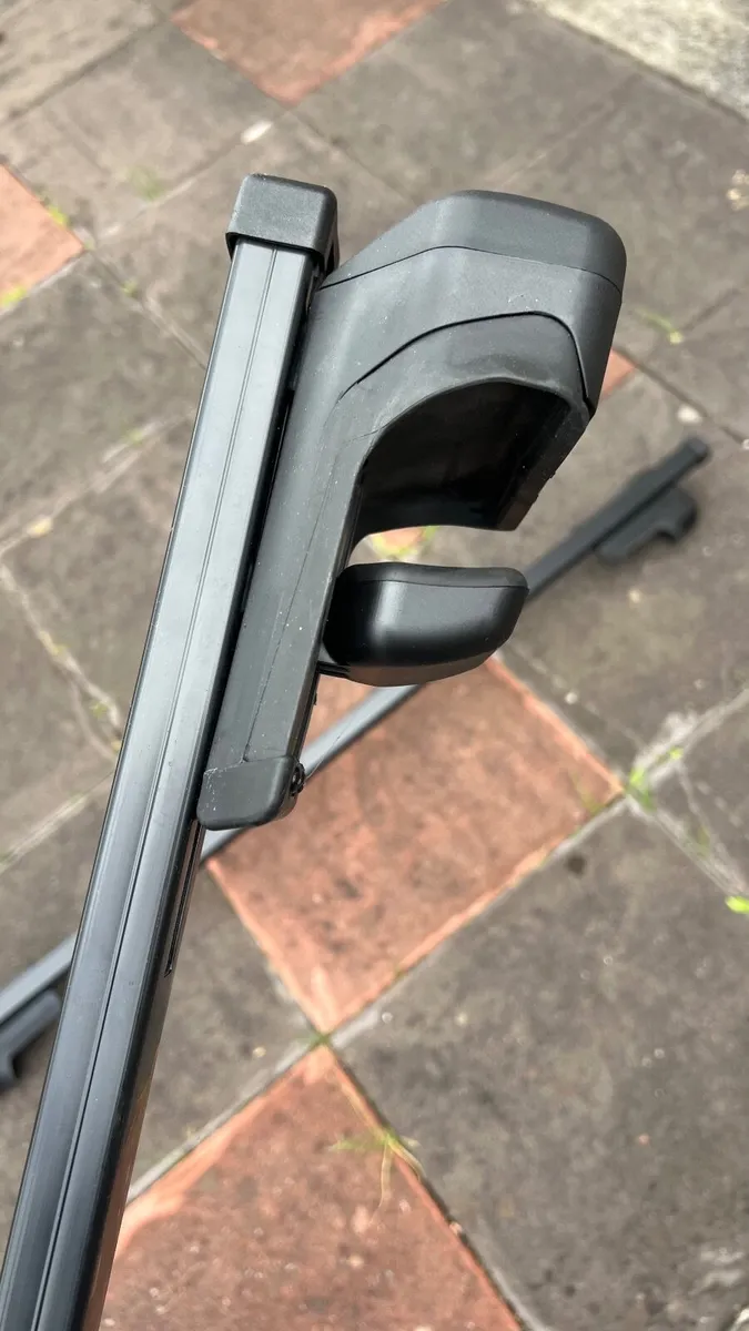 Roofrack Nissan Quashqai 2014-2021 car with rails - Image 4
