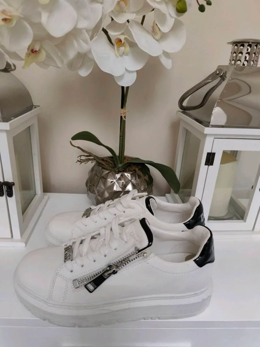 Ladies DKNY shoes - Image 2