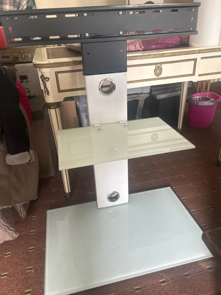 Television 55 inch Samsung with Stand - Image 3