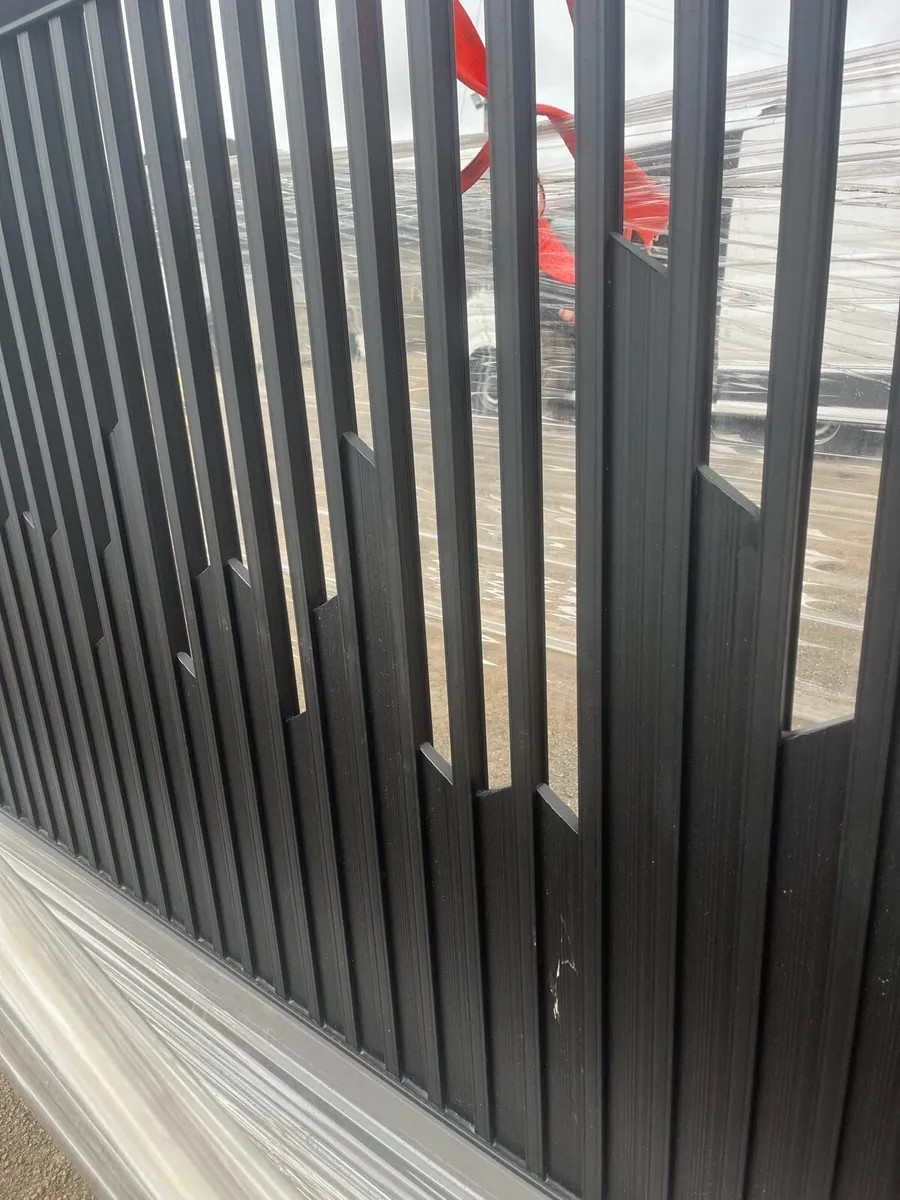 32 ft electric sliding gate 6ft high - Image 1