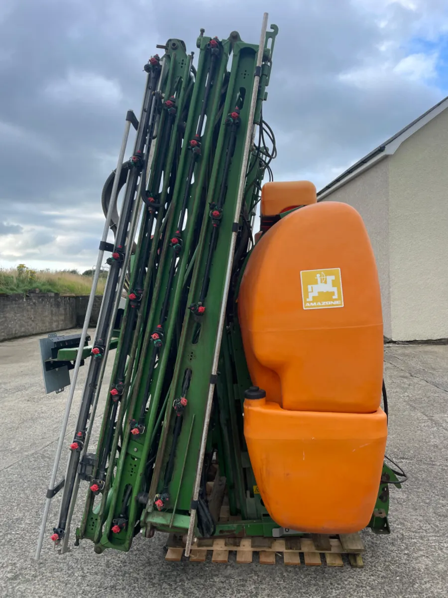 Amazone UF1501 sprayer - Image 2