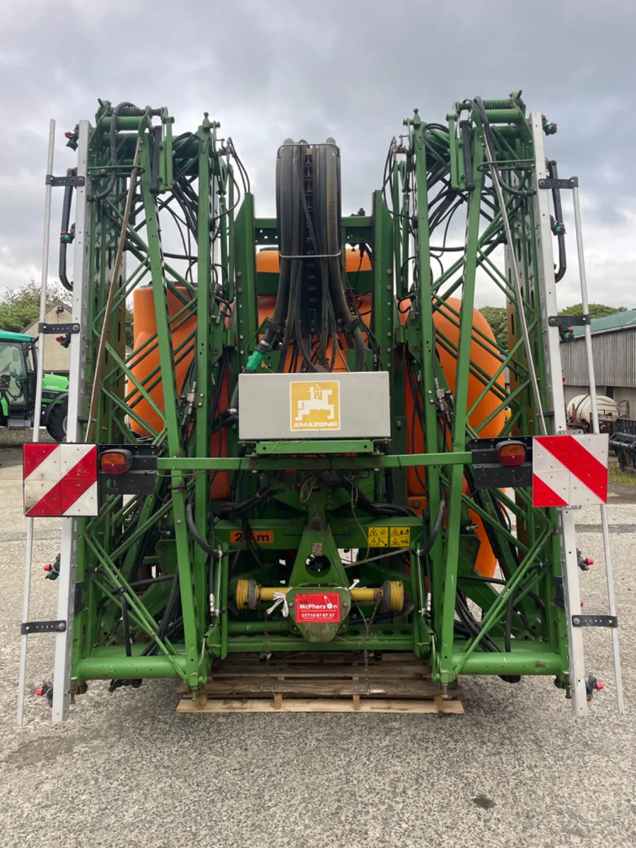 Amazone UF1501 sprayer - Image 3