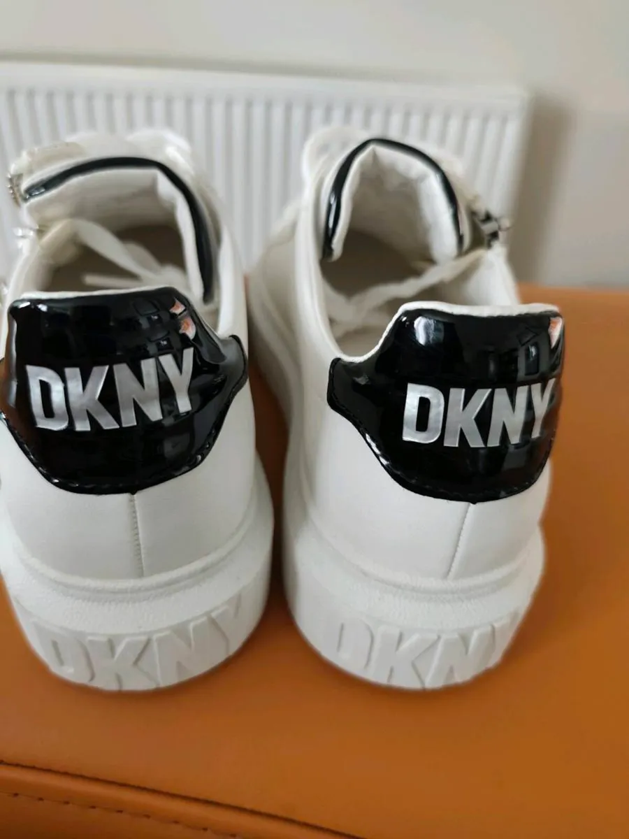 Ladies DKNY shoes - Image 4