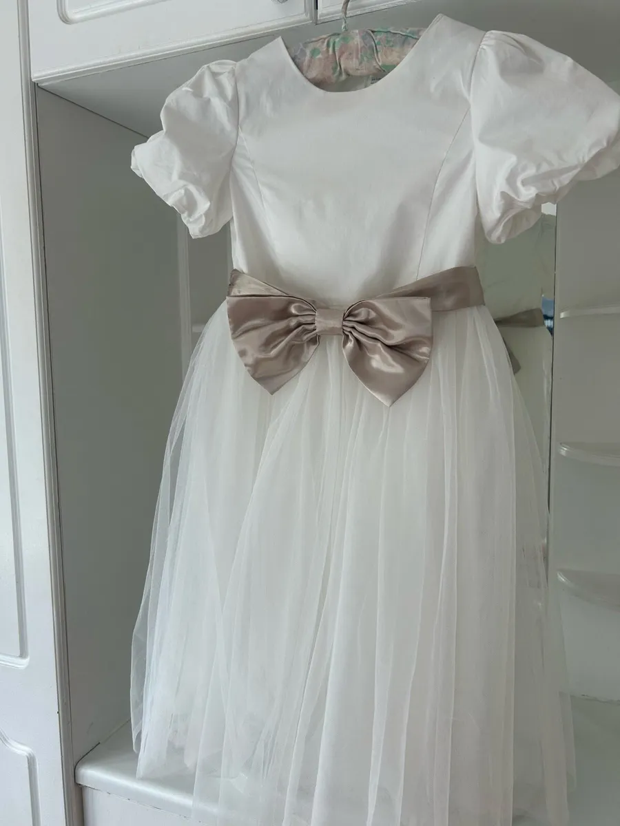 Beautiful flower girls dresses/ communion dresses. - Image 1