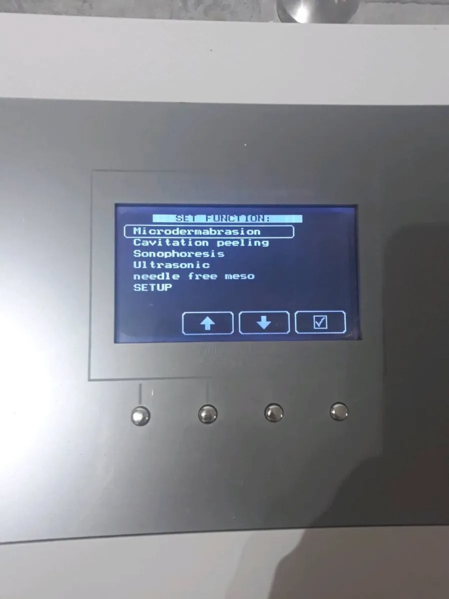 Beauty treatment machine - Image 1