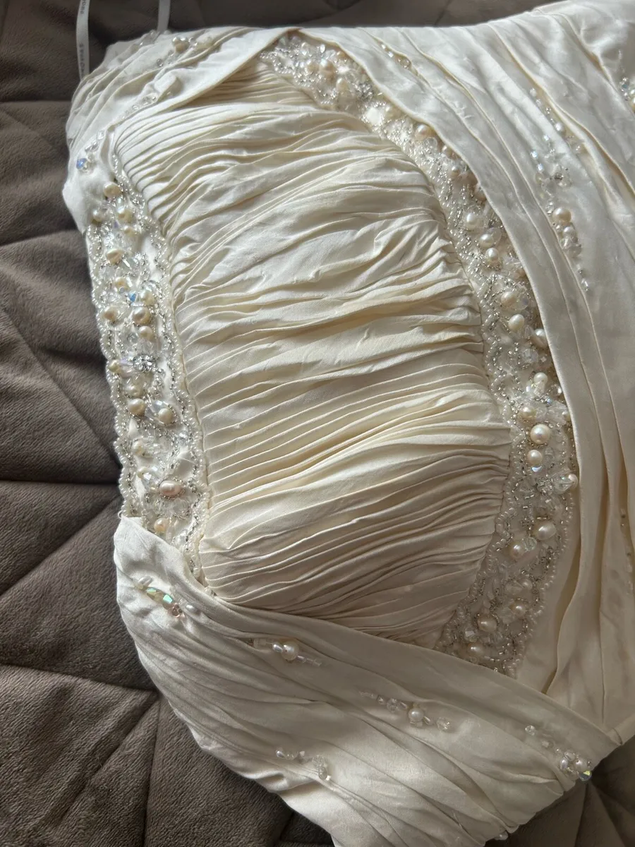 Wedding dress - Image 4