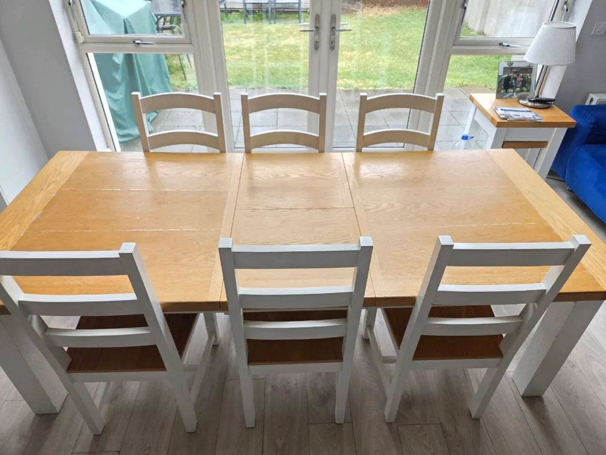 Table and chairs - Image 4