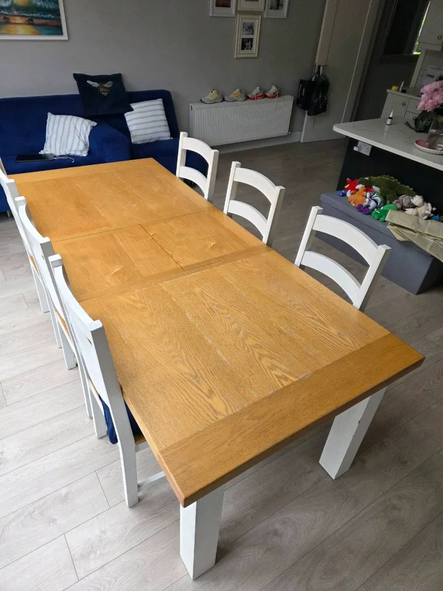 Table and chairs - Image 3