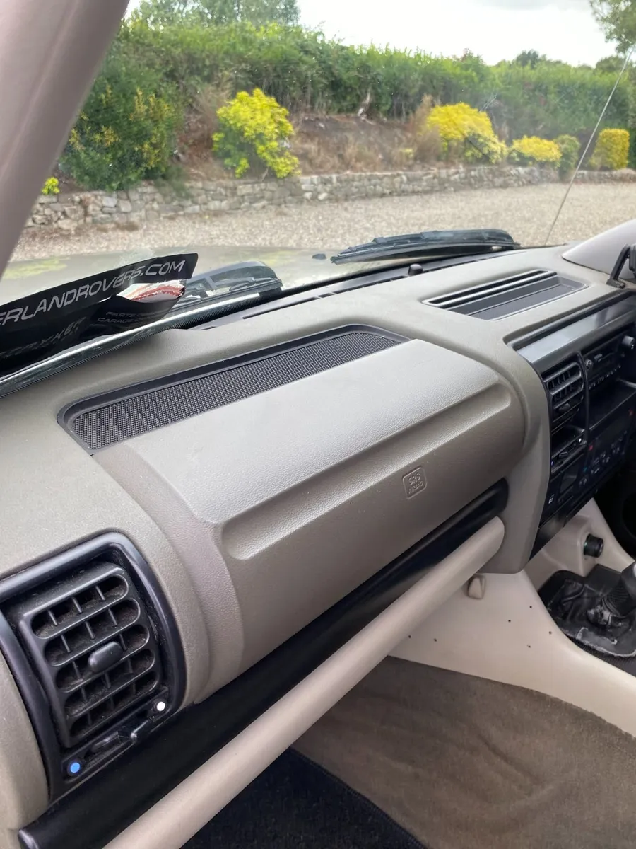 Land Rover Discovery 2003 - Image 4