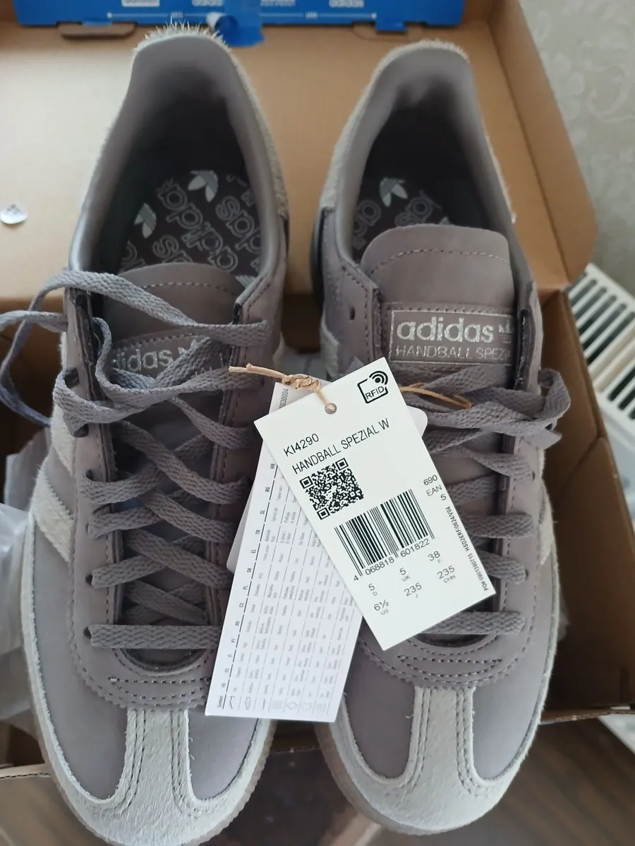 Adidas spezial Brand new in box - Image 4