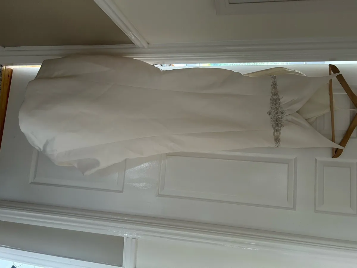 Wedding dress - Image 1